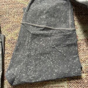 Lululemon Athletica Gray Patterned Leggings